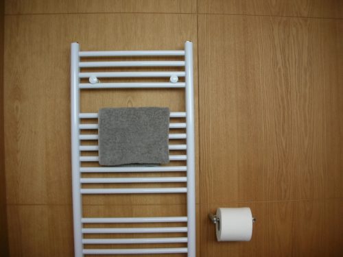 Oak wall with towel rail and toilet roll holder