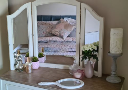 How to make small rooms feel larger, mirror reflecting bed